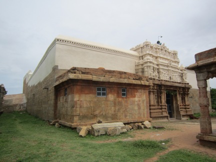 Kunnandarkoil – Temple of the Lord of the Hill